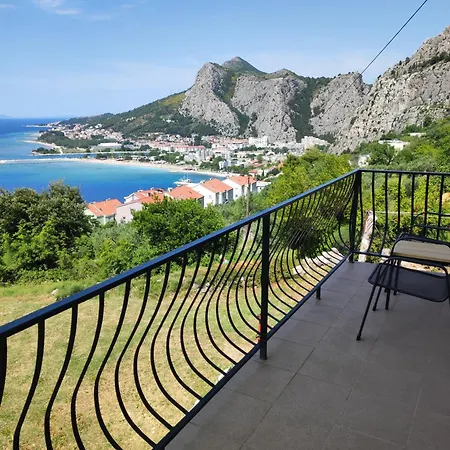 With 2 Balconies And Sea View Апартаменти Оміш