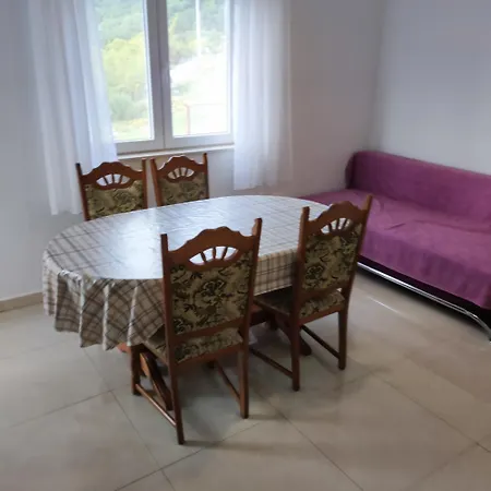 With 2 Balconies And Sea View Apartament Omiš