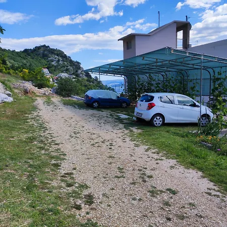 With 2 Balconies And Sea View * Omiš