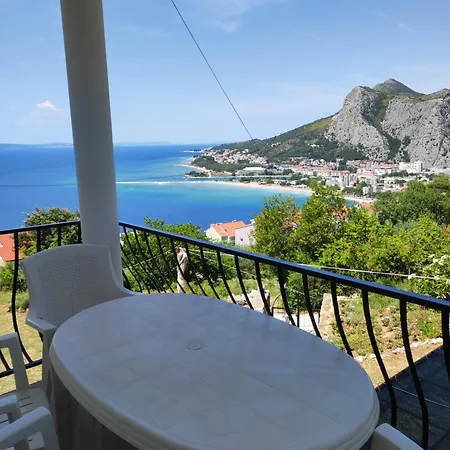 With 2 Balconies And Sea View Апартаменти Оміш