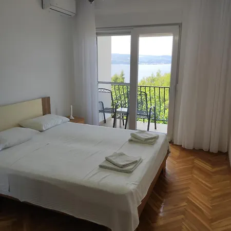 With 2 Balconies And Sea View *