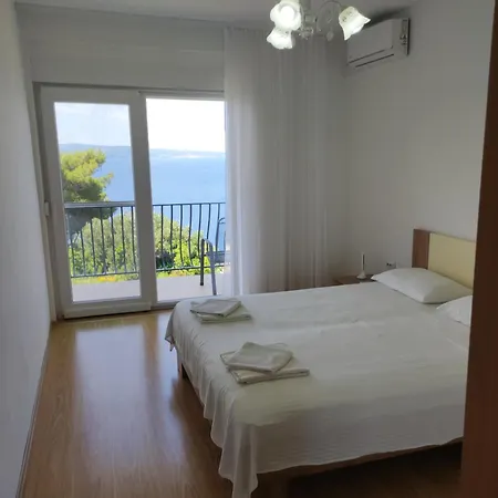 With 2 Balconies And Sea View Апартаменти *